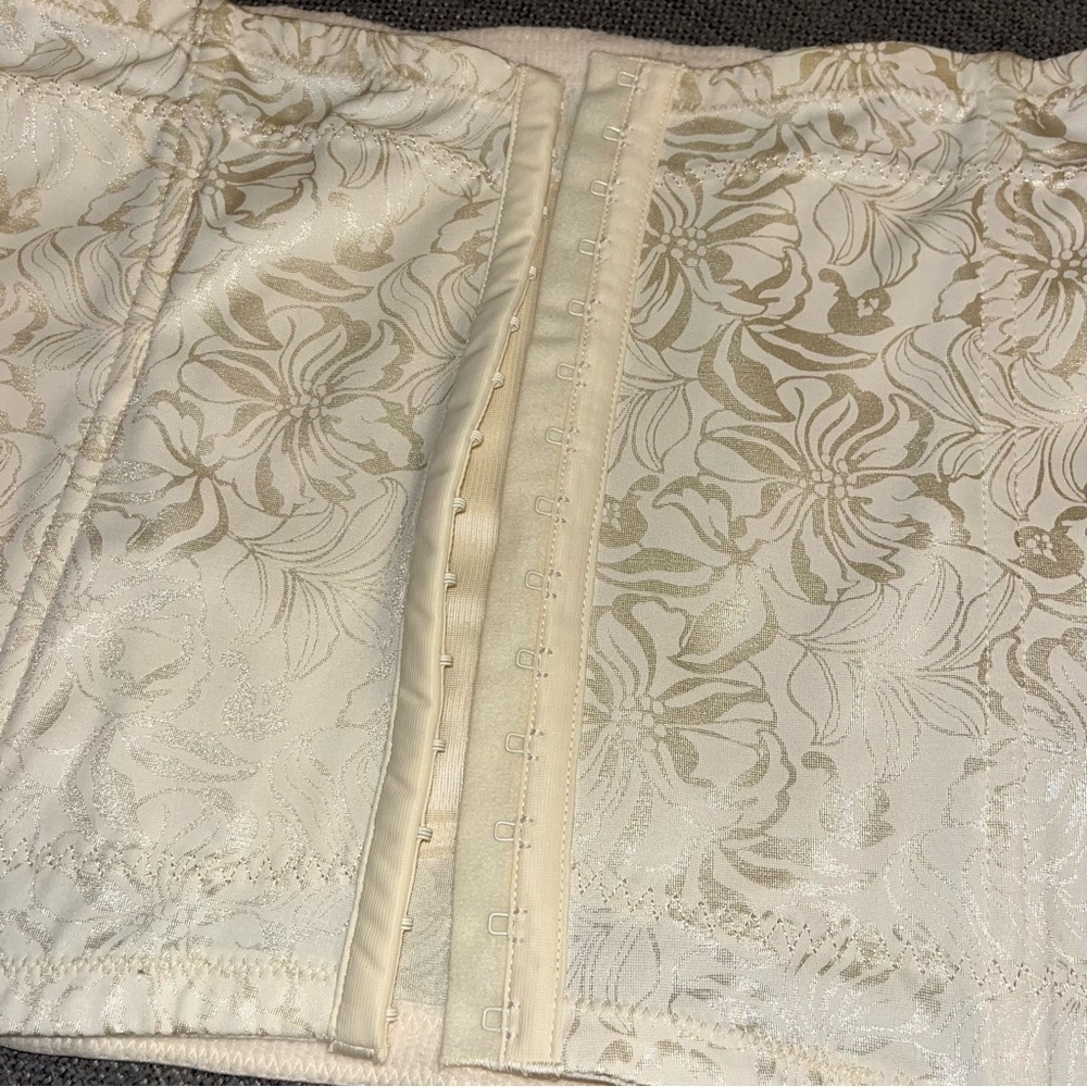 Maidenform waist trainer corset, creme beige color, hook & eye closure, size 2X - Picture 3 of 4
